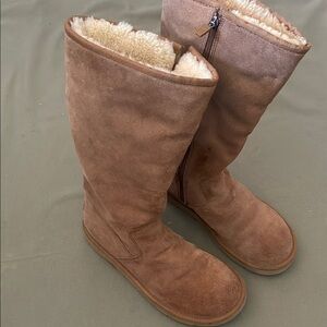 UGG Australia Women's Suede brown color Shearling-Lined Tall Winter Boots  sz 9